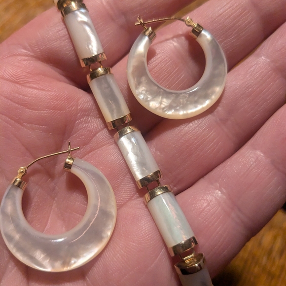 14k Yellow Gold Mother of Pearl Bracelet and Hoop Earrings Set - Picture 2 of 16